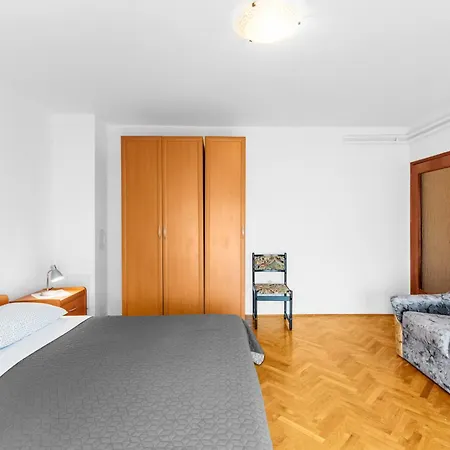 Apartment Feniks *